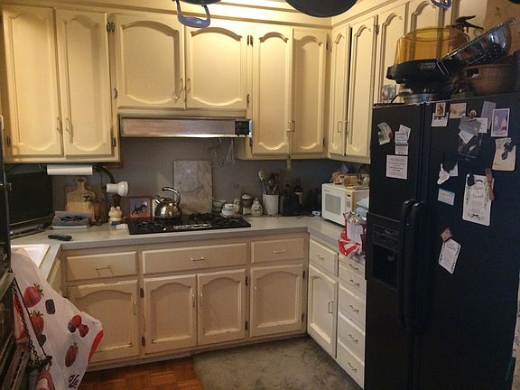 4th image of 1472 Martin Ave