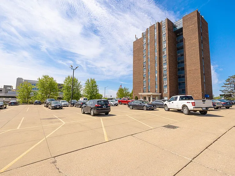 EMR Apartments — Photo 25