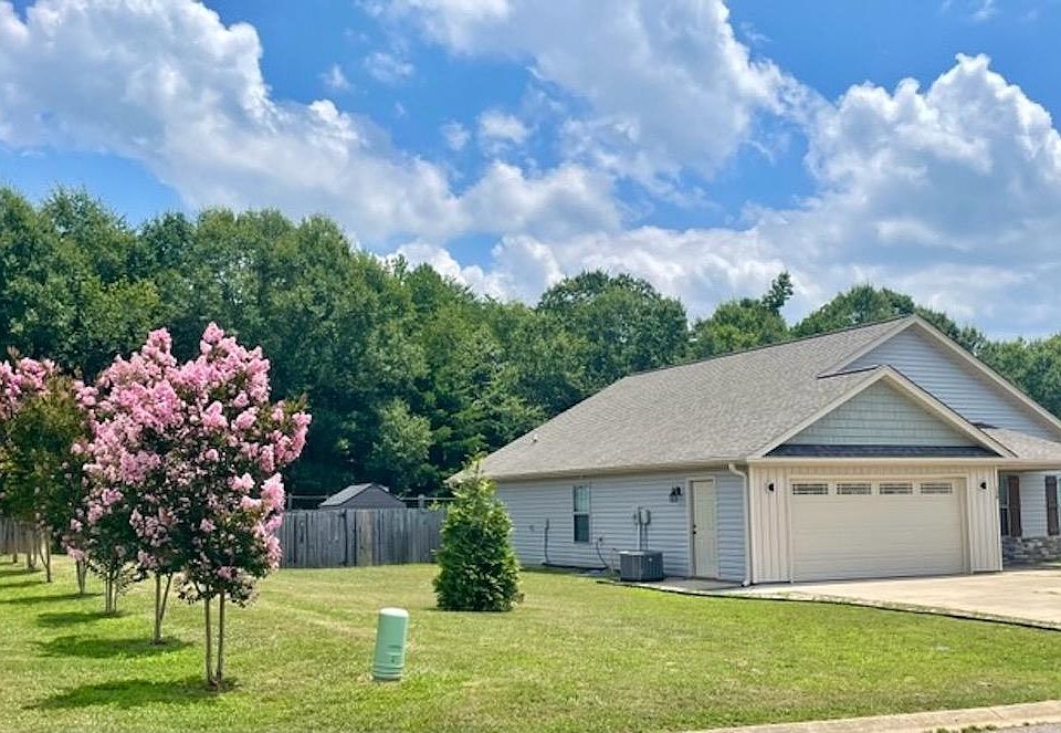2nd image of 139 Manor House Ln