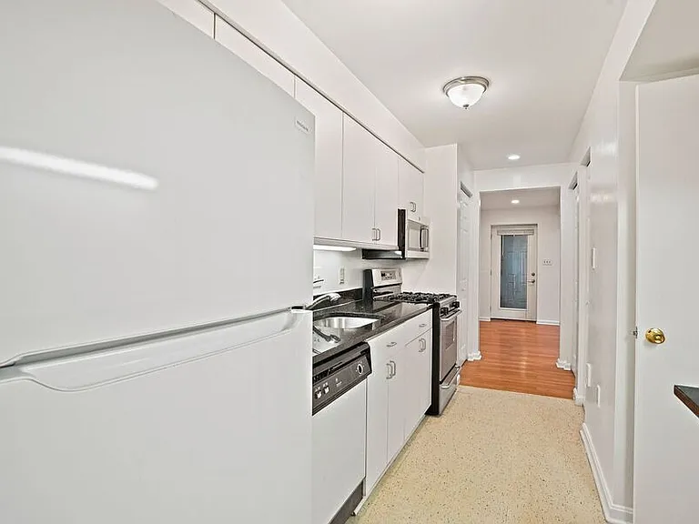 2641 Woodley Pl NW #BASEMENT — Photo 13