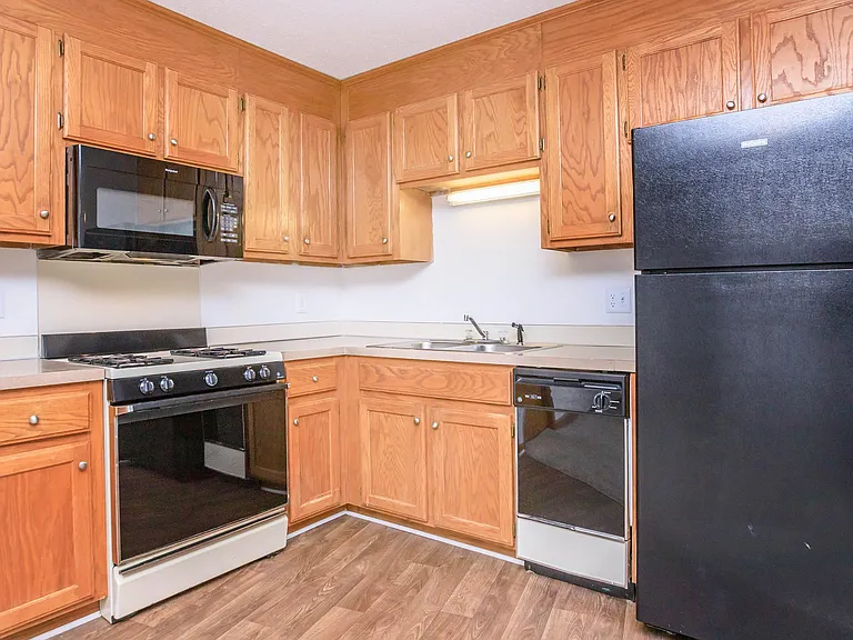 Belmont Heights Apartments & Townhomes — Photo 61