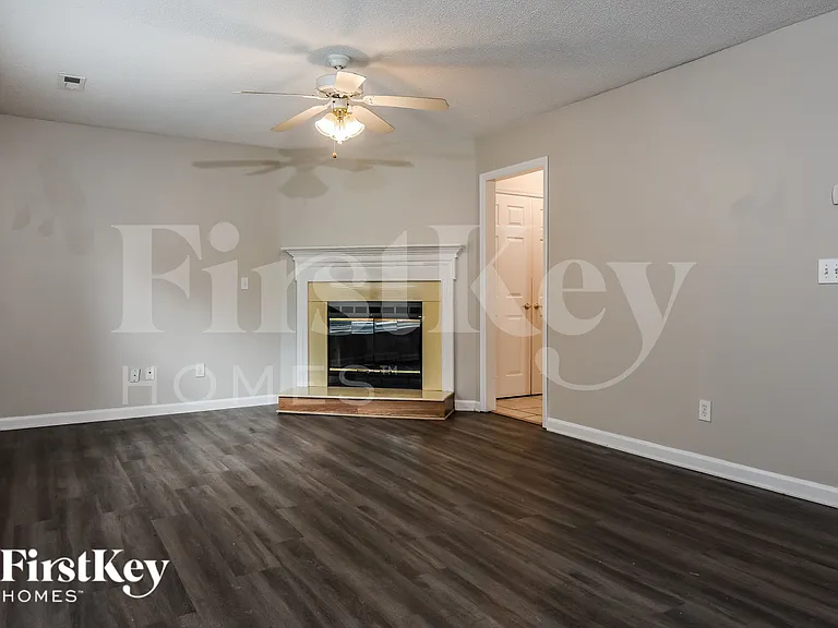 1503 Glenn Meade Dr — Photo 3