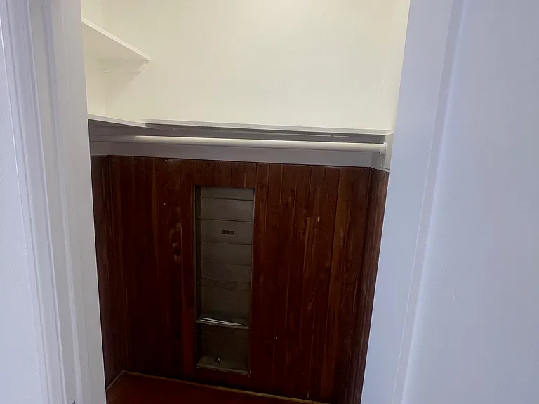 431 S Cloverdale Ave #7 — Photo 6