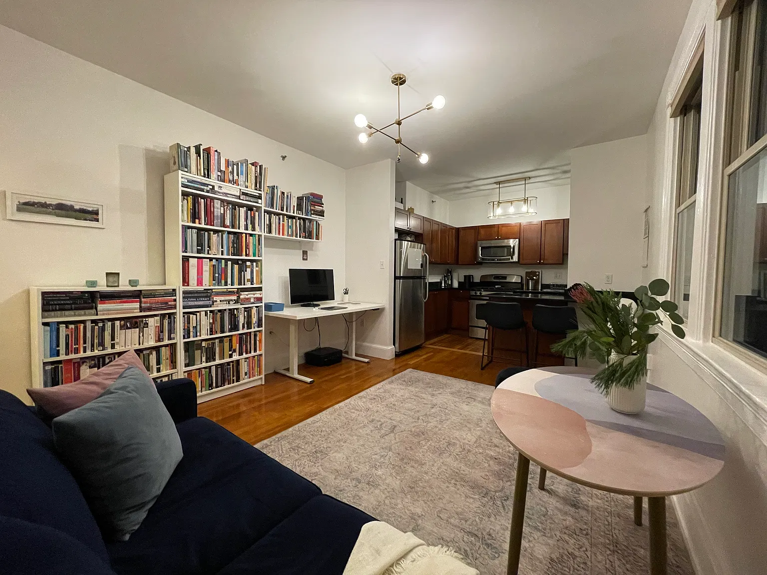 1 bed, 560 sqft, $1,900 — Photo 2
