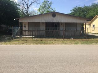 402 W Avenue F, Robstown, TX 78380