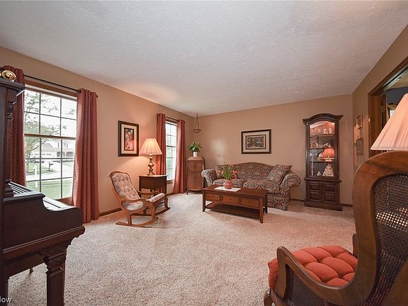 3rd image of 1072 Raymond Way