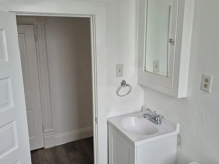 811 Washington St #B — Photo 5