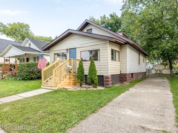 1524 Gillett St, Port Huron, MI 48060
