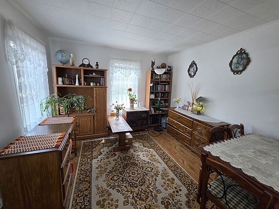 3rd image of 49 Oxford Ave