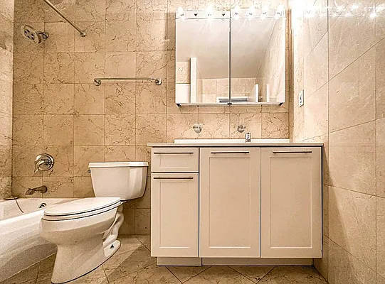 Rented by Manhattan Realty Group | media 8