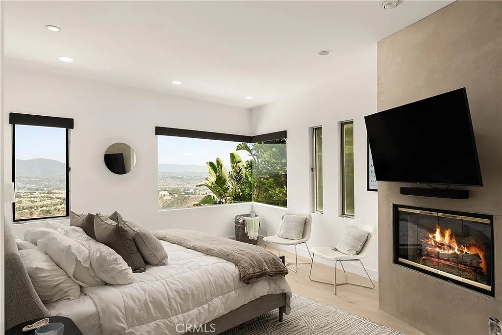 3 bed, 2.5 bath, 3111 sqft, $15,000 — Photo 3