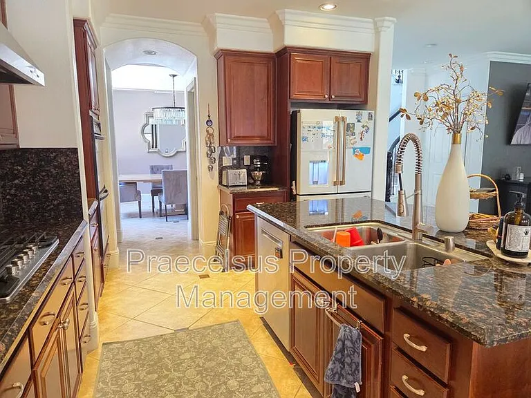 2819 Savannah Ct — Photo 14