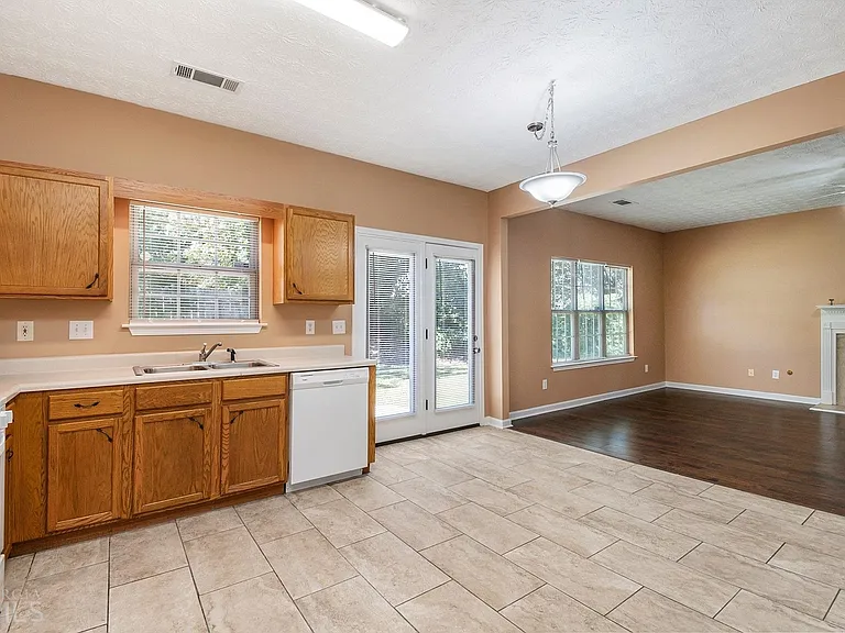 4313 Catalpa Ct — Photo 6
