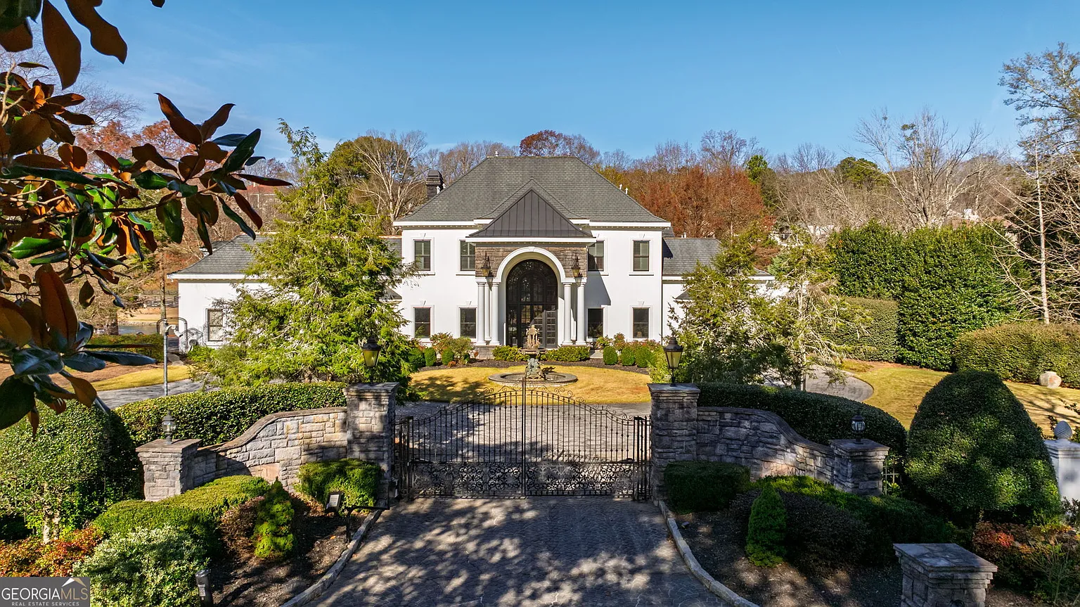 4571 Columns Dr SE photo 1