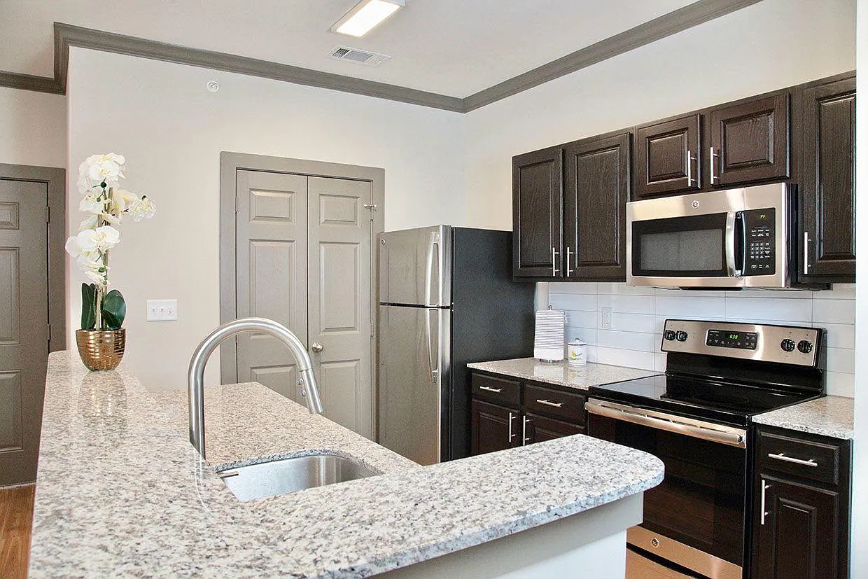 Ivy Park Apartments — Photo 1
