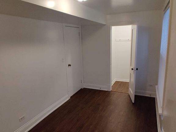 4th image of 4145 N Albany Ave #1