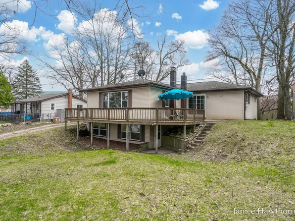 562 W Hickory Rd, Battle Creek, MI 49017
