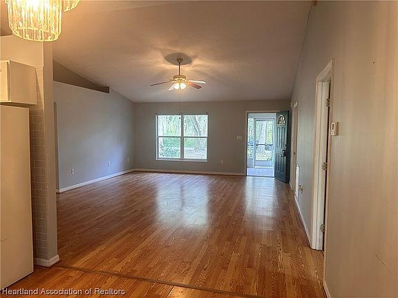 3rd image of 1509 Nimitz Ave