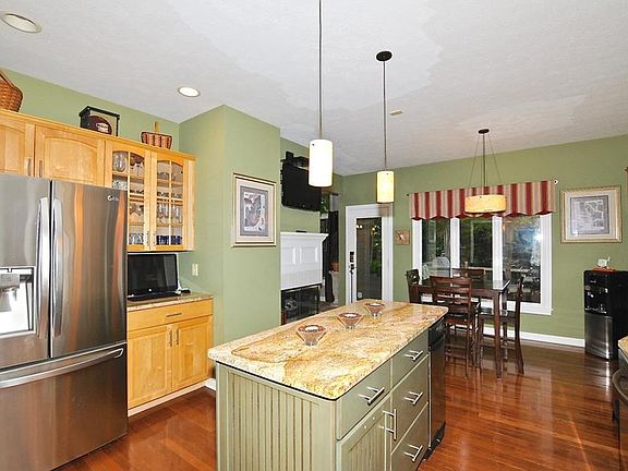 5th image of 215 Sylvan Dr
