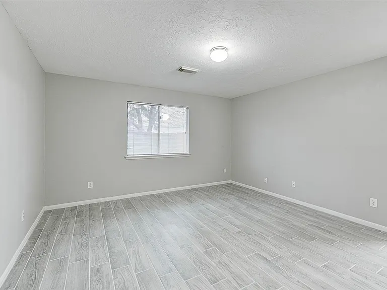 7815 Barnhill Dr — Photo 25