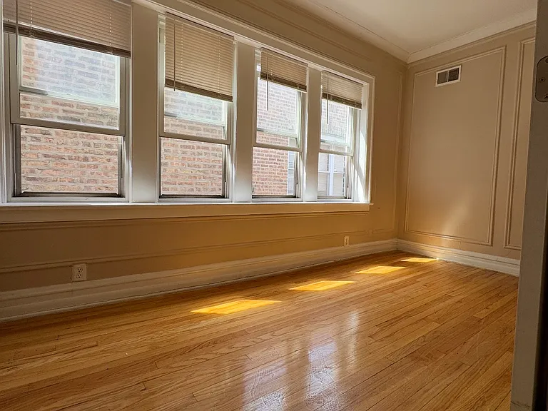 8124 S Maryland Ave #3 — Photo 2