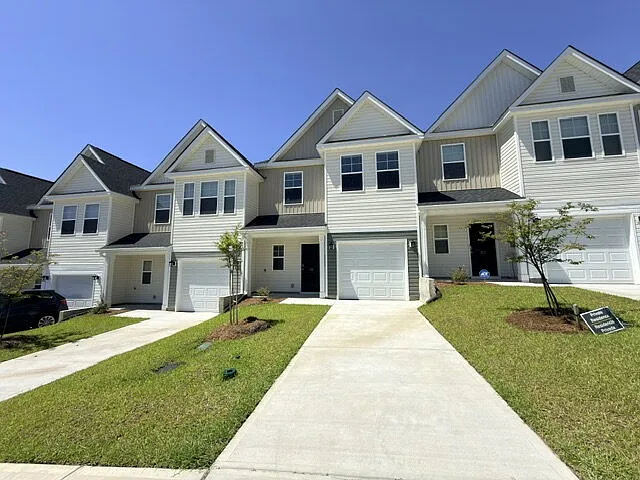 121 Bartlett Dr — Photo 4