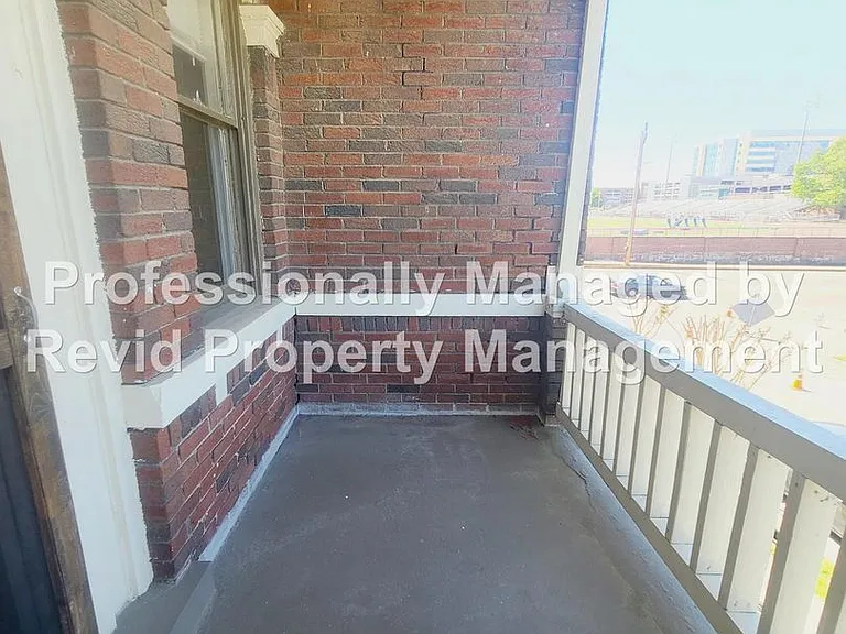 1353 Vance Ave — Photo 12