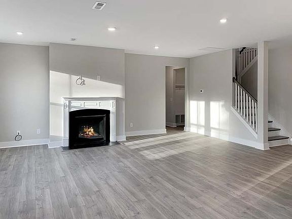 3rd image of 321 Carolina St