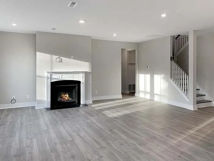 321 Carolina St — Photo 3