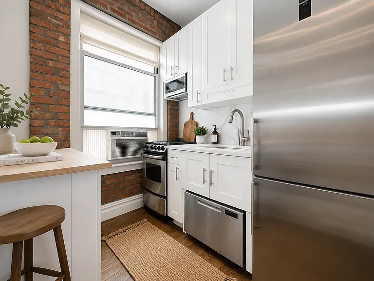 145 W 10th St #6G — Photo 2