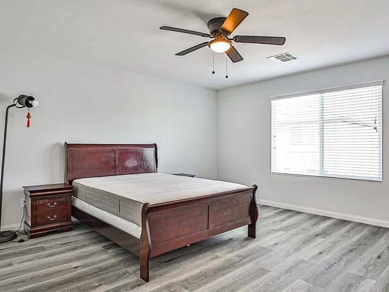 5390 Montauck Ave — Photo 32