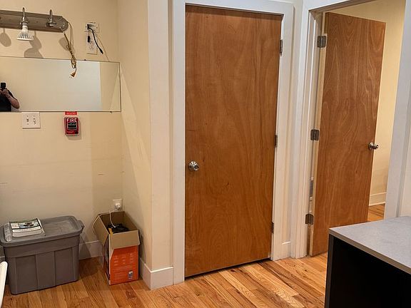 4th image of 2835 W Girard Ave