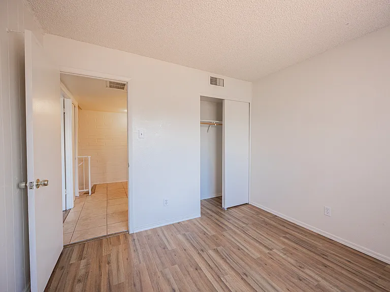 5040 N 40th Ave — Photo 13