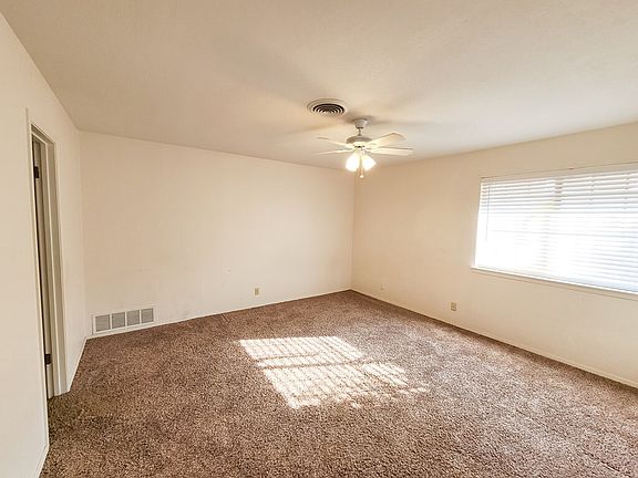 2nd image of 2900 Goddard Pl