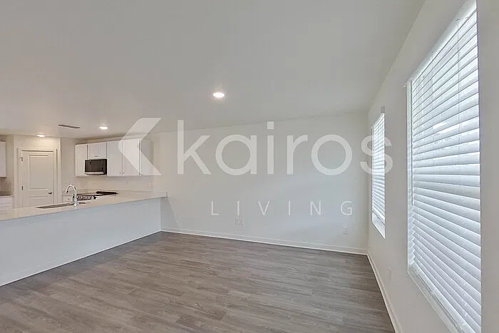 4 bed, 3.0 bath, 1774 sqft, $1,985 — Photo 4