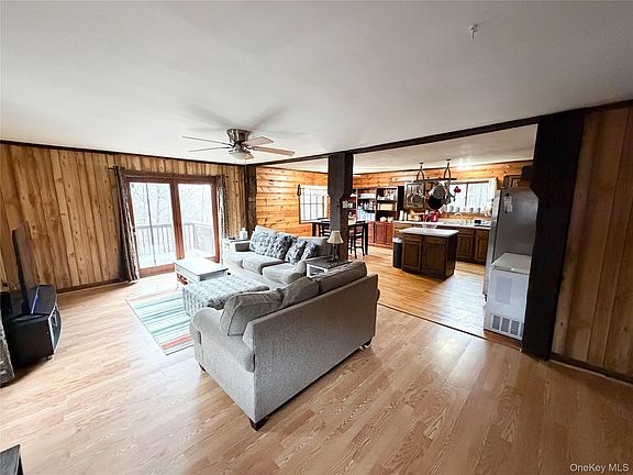 5th image of 118 Whispering Pines Road