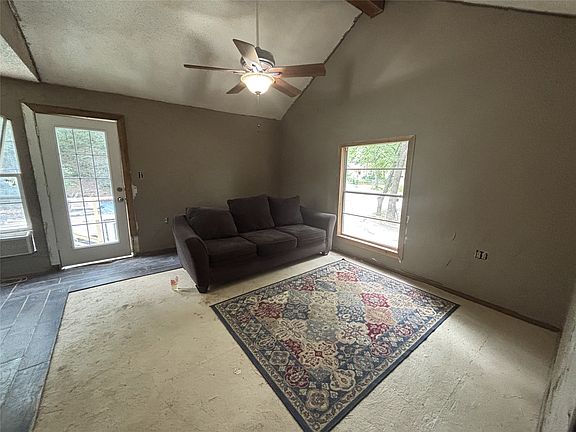 4th image of 3916 Hidden Lake Ct