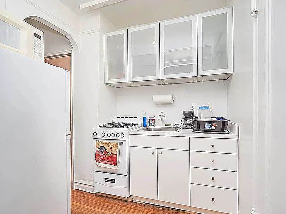 2nd image of 195 Underhill Ave #5C