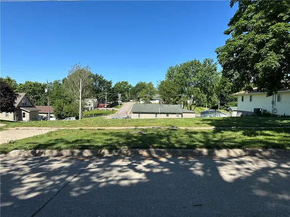 514 S 6th St, Knoxville, IA 50138