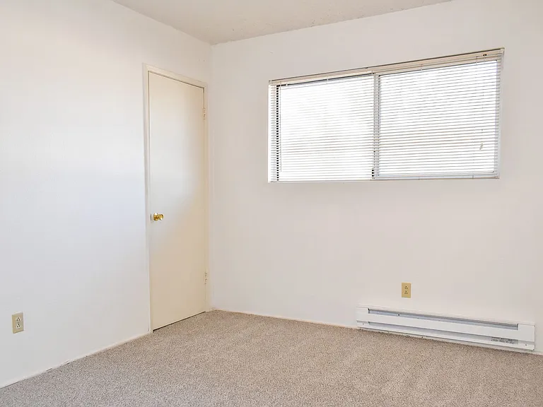 Kathy-Ann Apartments — Photo 31