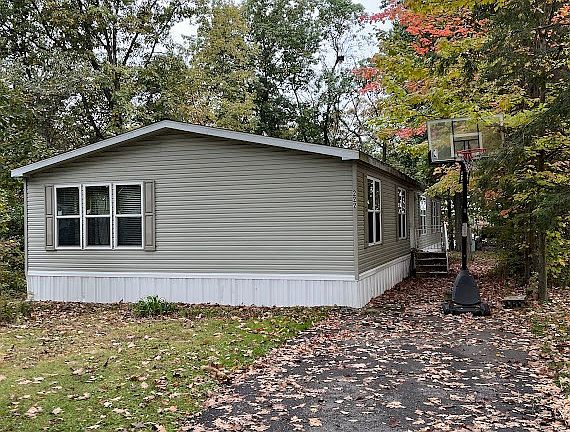 3rd image of 222 Willow Cir