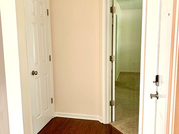 3rd image of 300 Deerfield Ln