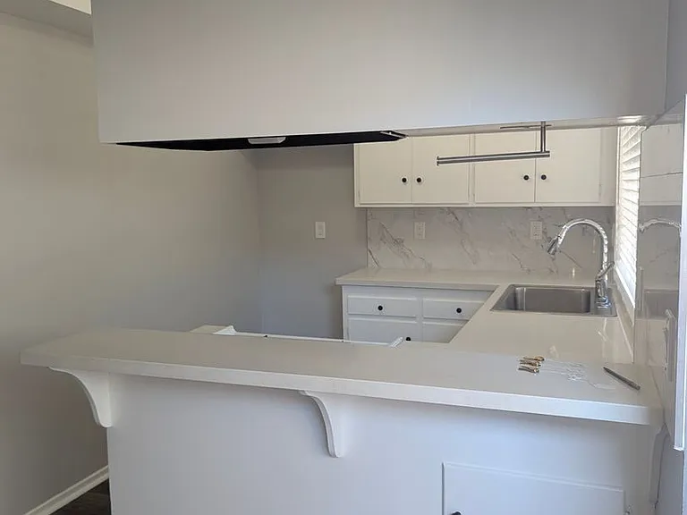 17031 Pinehurst Ln — Photo 20