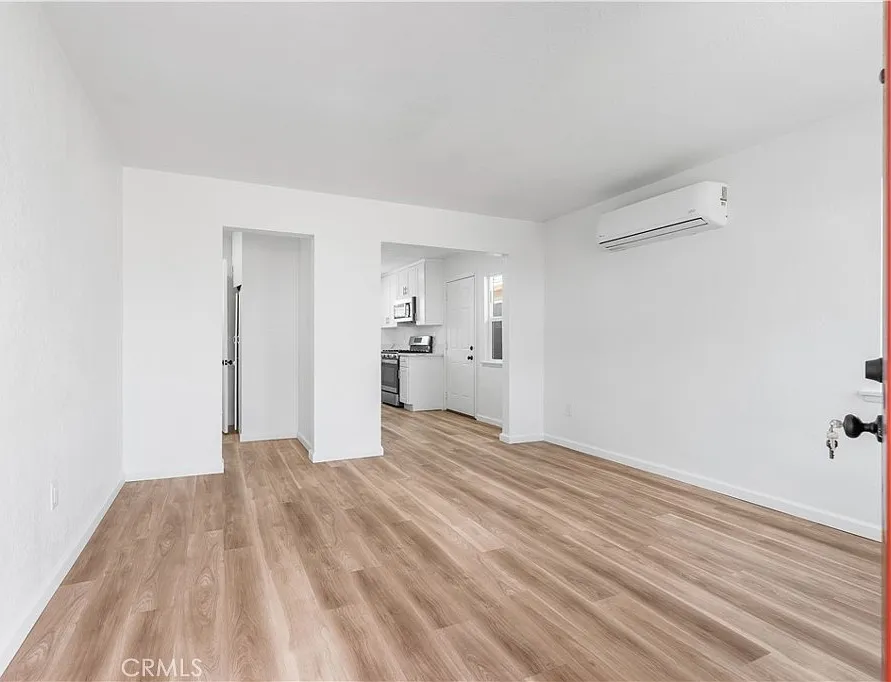 2 bed, 650 sqft, $2,099 — Photo 3