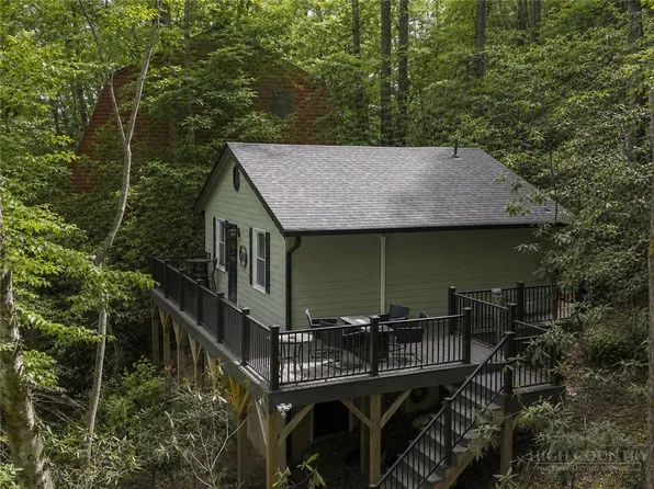 141 Snowflake Road, Banner Elk, NC 28604