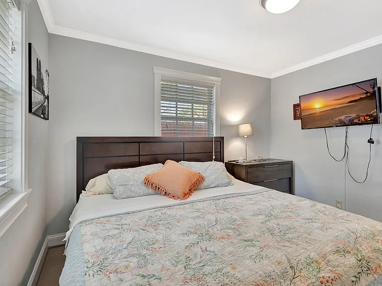 227 NE 12th St #1 — Photo 16