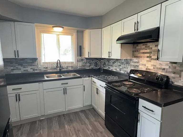 3413 N Milton St — Photo 6