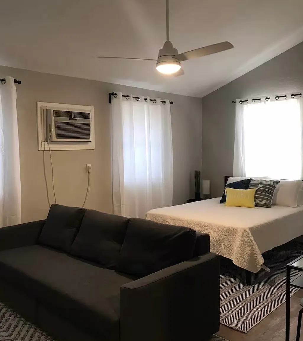 Studio, 400 sqft, $1,400 — Photo 1