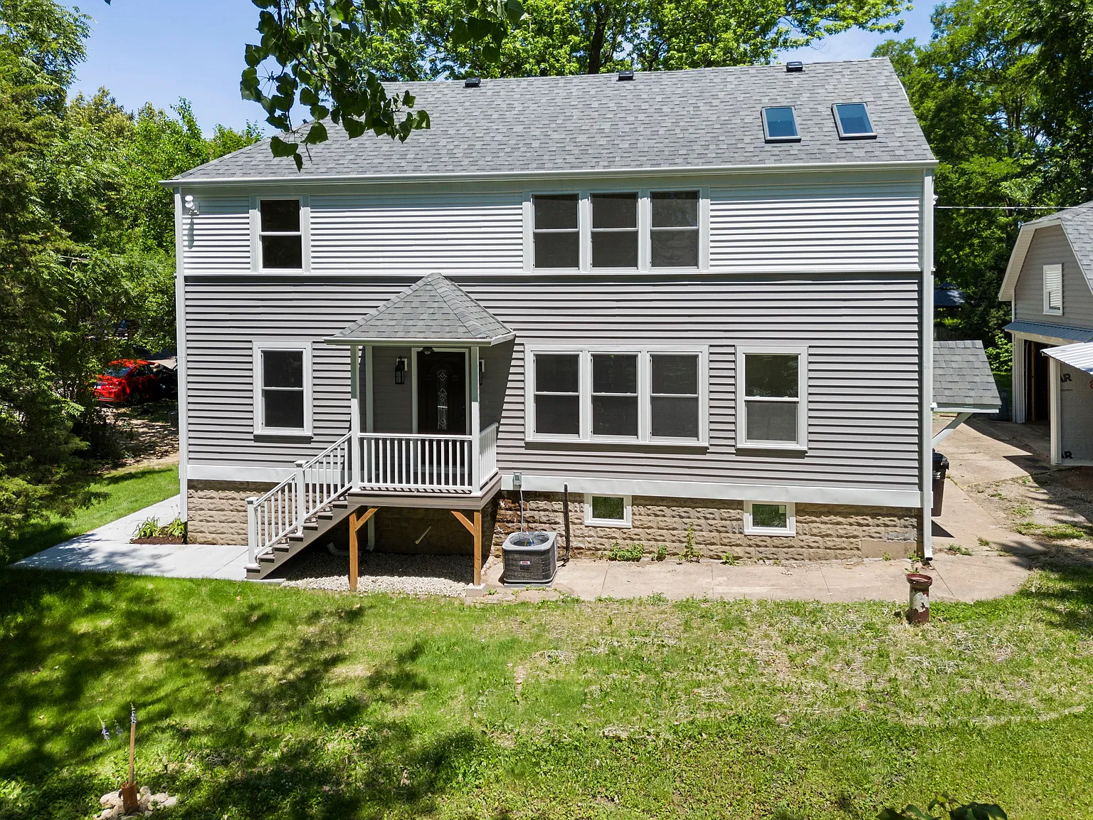 3 bed, 2520 sqft, $2,995 — Photo 1
