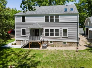 706 Ridge Ave, Wauconda, IL 60084